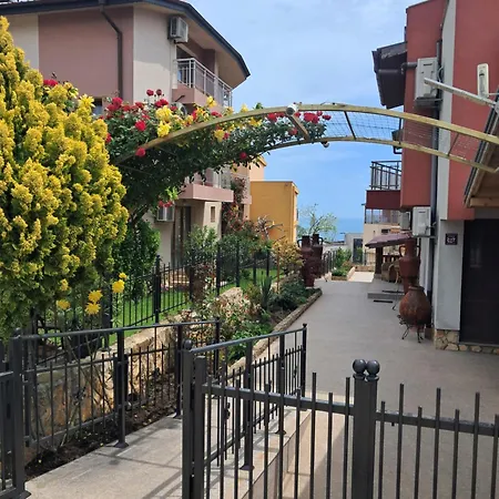 Pensjonat Neli Sea 3*