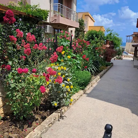 Pensjonat Neli Sea 3*