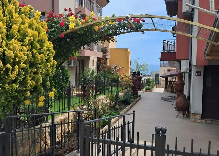 Guest house Neli Sea 3*